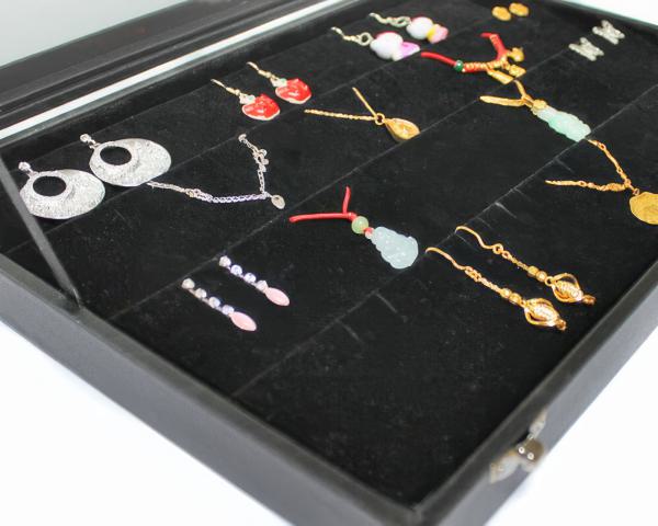 Schmuckkasten Schmucklade Schaukasten Schmuckdisplay mit Glasdeckel für Anhänger Ketten Ohrringe  schwarz